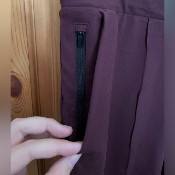 Athleta Venice Pintuck Maroon Pant - Picture 3 of 6